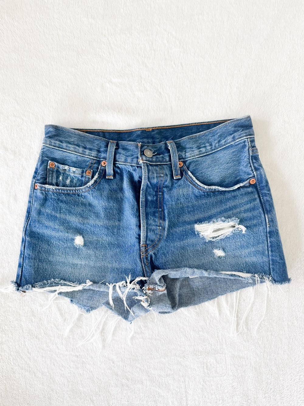 Levi's 501 High Rise Cutoff Denim Shorts
Distressed Medium Wash W27